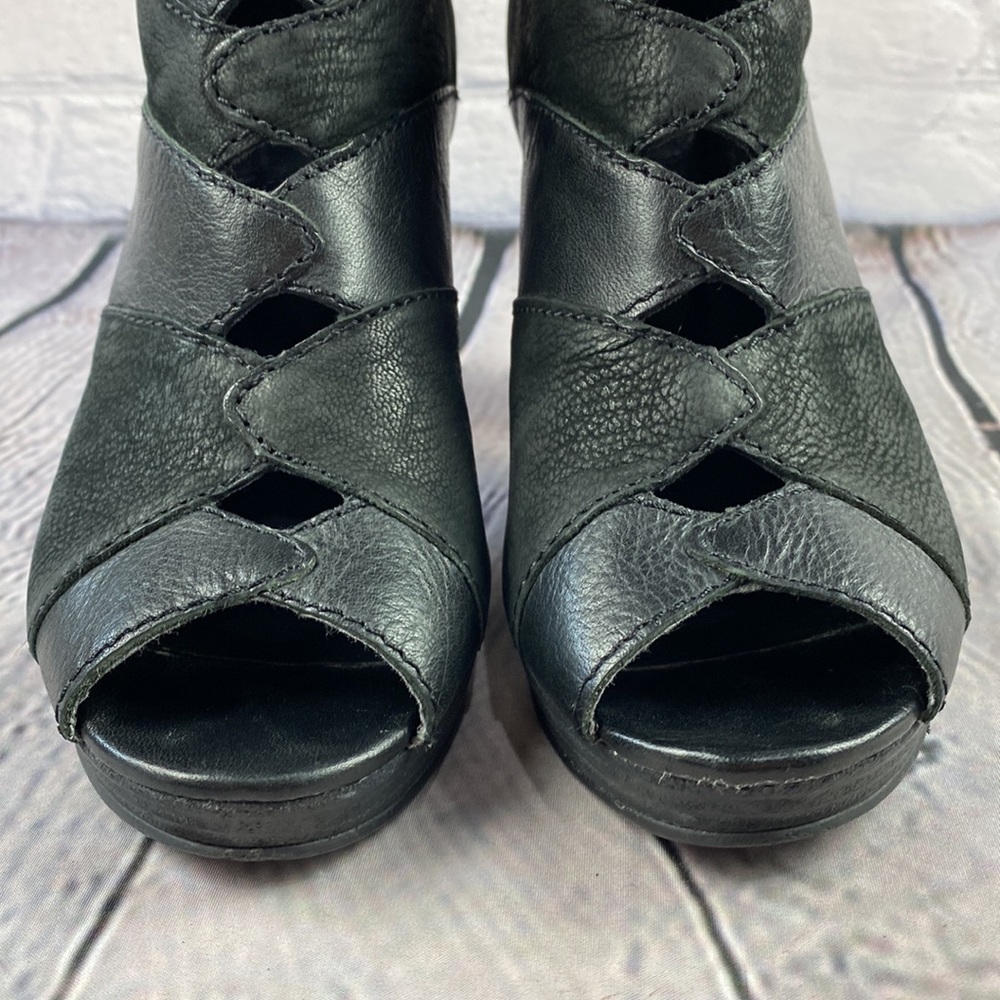 FOSSIL Black Leather & Suede Back Zip Up High Heels - Picture 15 of 17